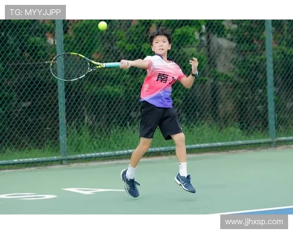 网球名将时隔三年重返赛场 新星崭露头角引领未来赛事风潮