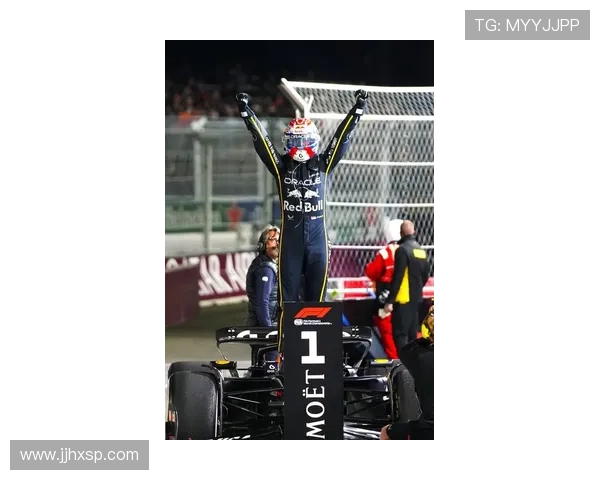 F1赛季最新动态：梅赛德斯车队在巴林站展现强劲实力 维斯塔潘蝉联冠军