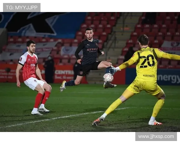 《欧冠小组赛激战正酣 曼城逆转胜利 巴萨豪取三连胜》