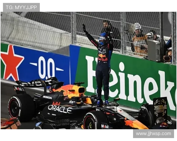 新赛季F1车队格局巨变车手竞争升级引发全球车迷热议持续升温中 新赛季F1车队格局巨变车手竞争升级引发全球车迷热议持续升温中