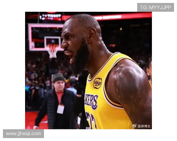 詹姆斯领衔湖人逆转取胜西部格局再起波澜引热议新赛季前景受关注